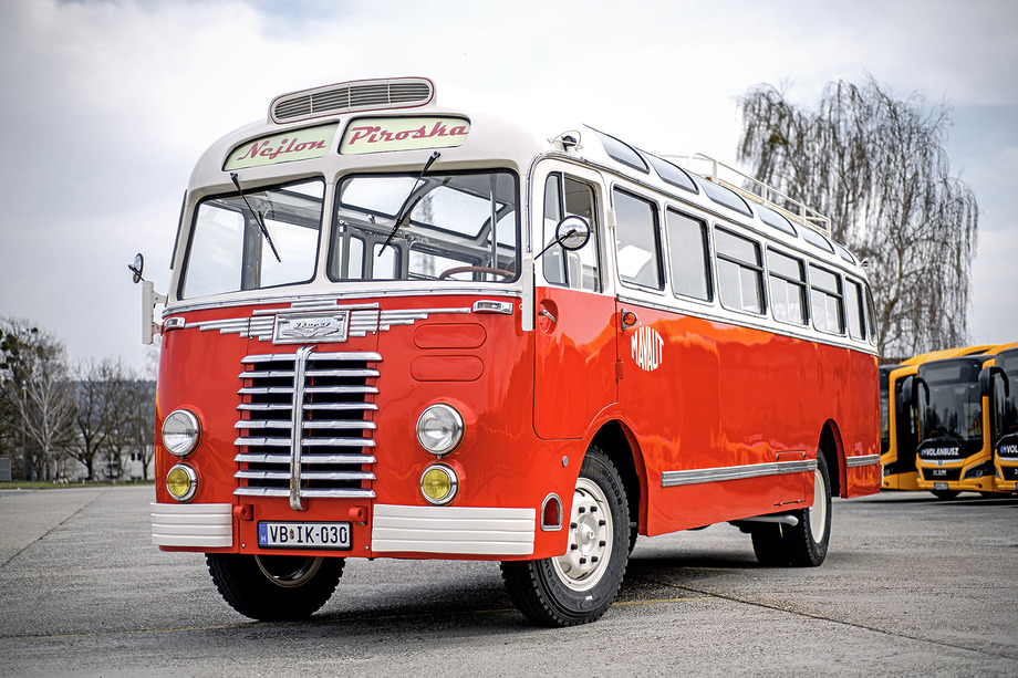 Nosztalgiajaratok Volanbusz 2023 osz Ikarus 30