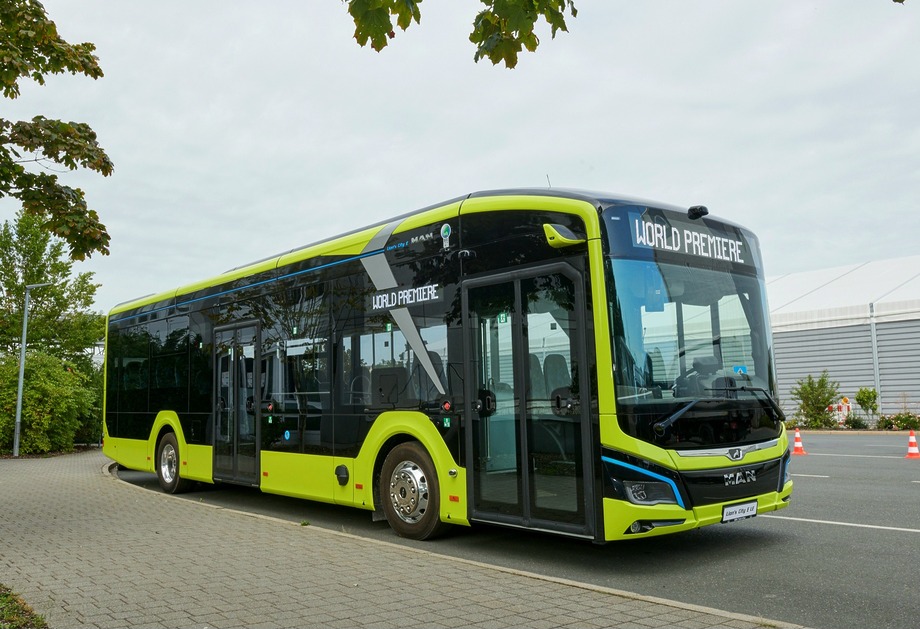 P Bus EOT LionsCity12E LE 02