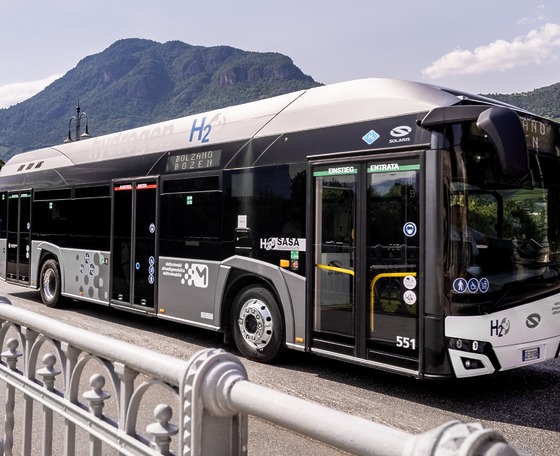 A hidrogénbuszok üzemeltetése több mint kétszer drágább, mint az akkumulátoros villanybuszoké