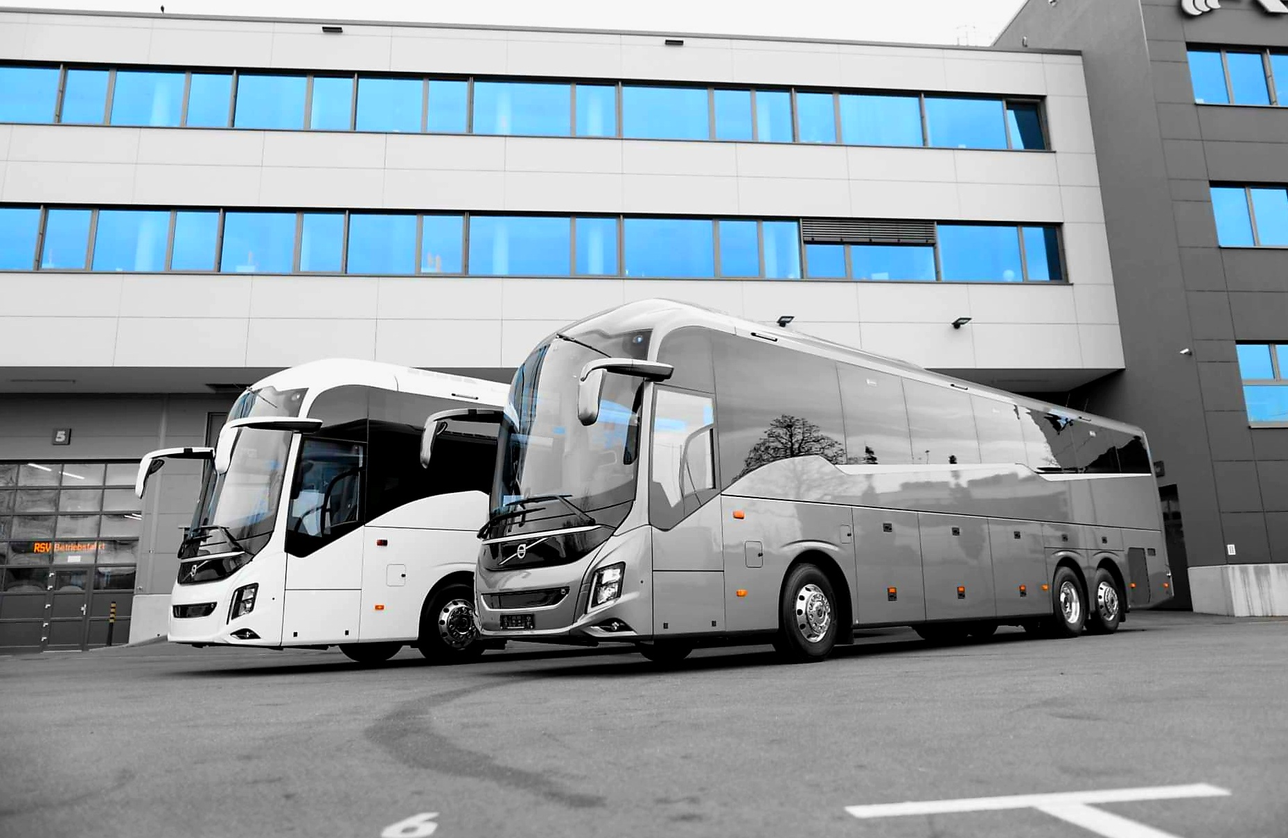 A spanyol Sunsundegui gyártja tovább a Volvo egyszintes turistabuszait