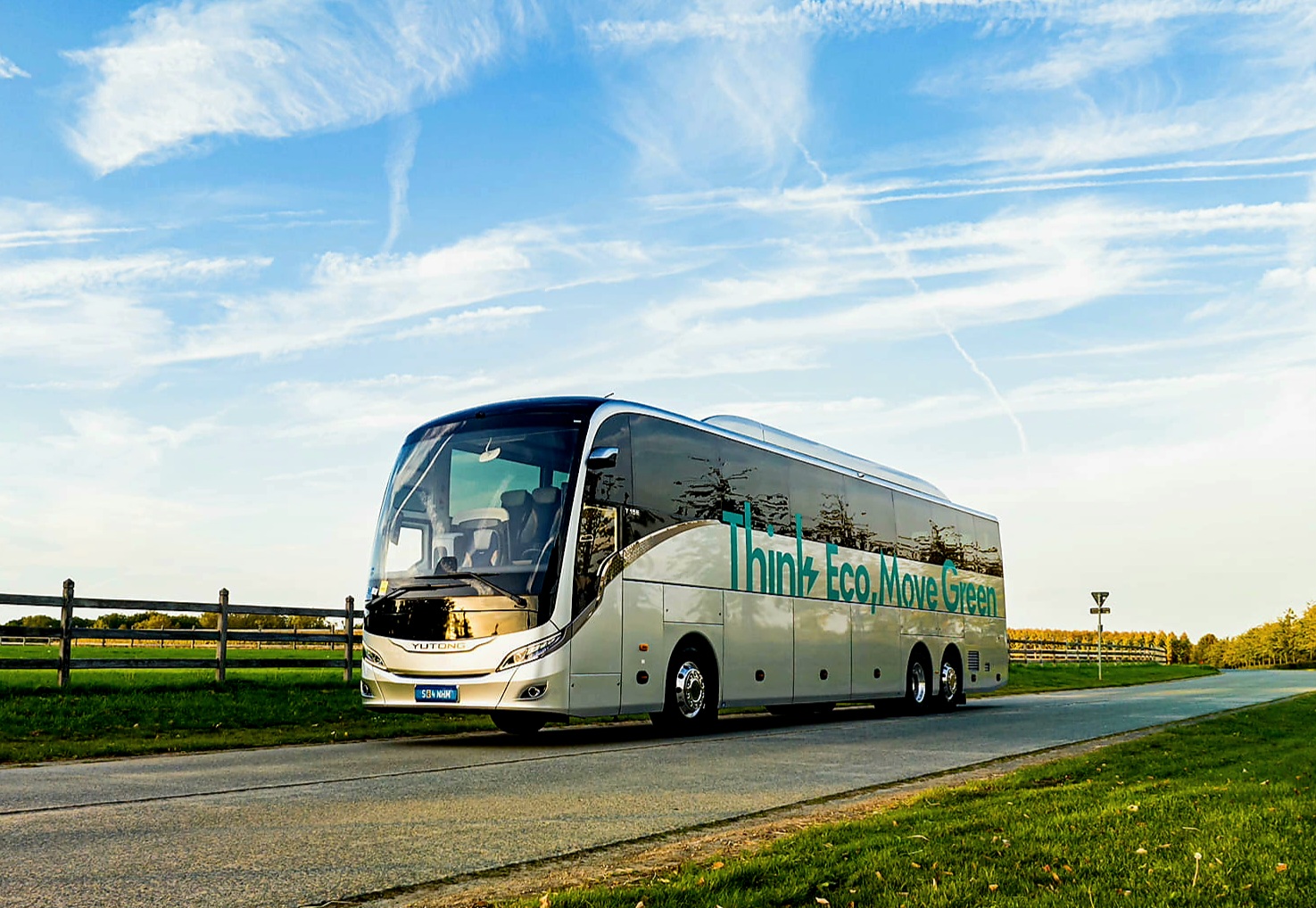 Európai gyártókat megelőzve lép piacra elektromos turistabuszával a Yutong