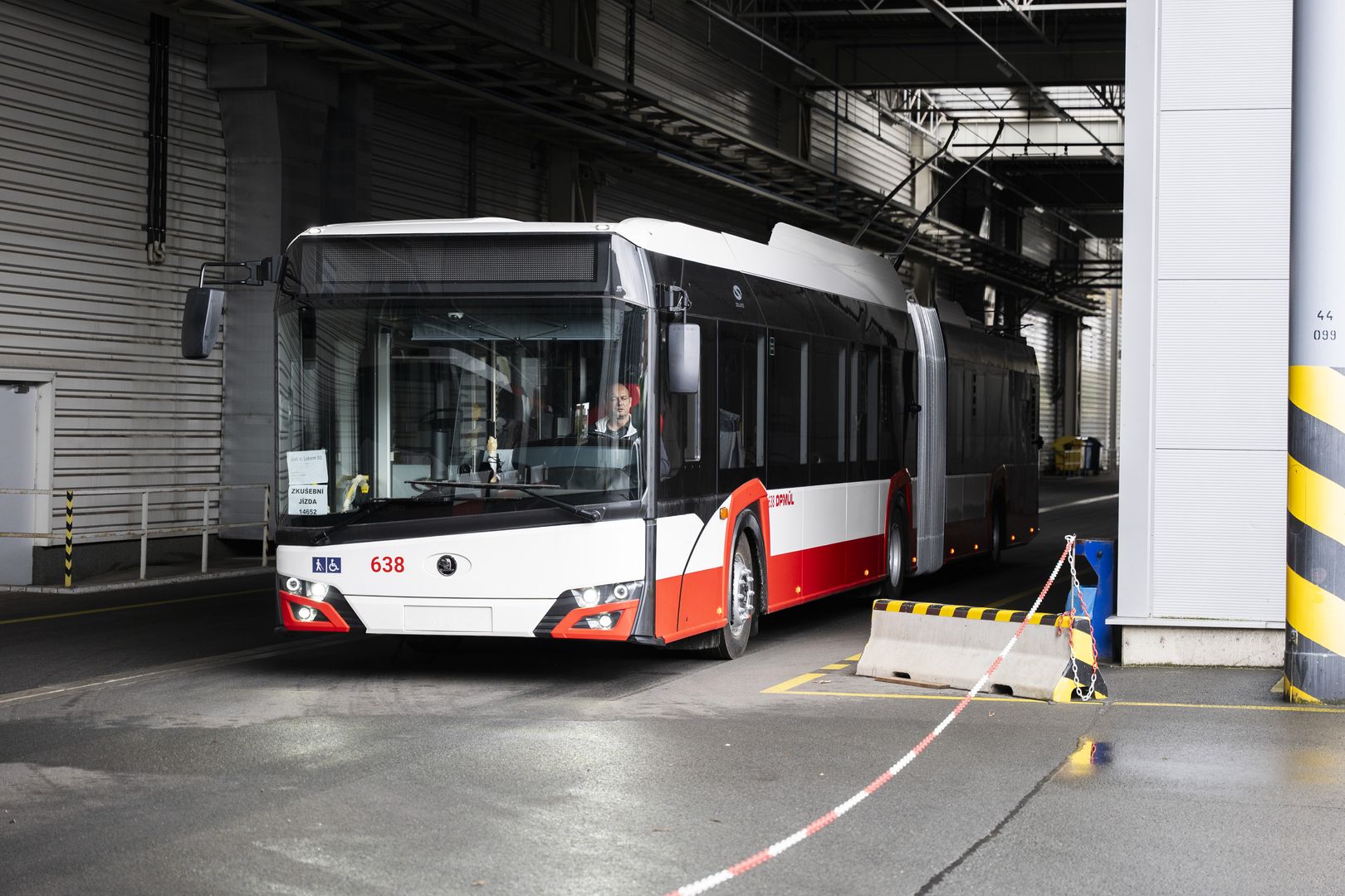 Megkezdődtek Ústí nad Labem első új Škoda 27 Tr trolibuszának próbafutásai 3 396958069 662939859281701 4528343028744393615 n