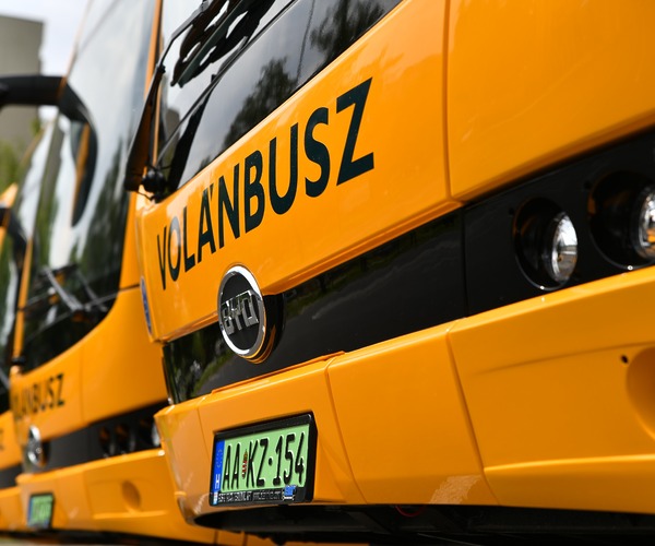 Húsz darab villanybuszt szerezne be a Volánbusz