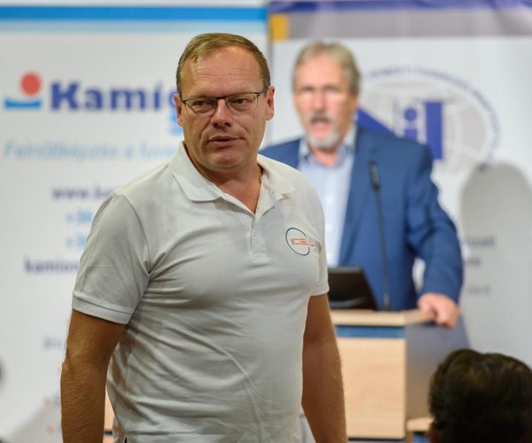 Fedélzeti eszközt venne a buszosok többsége az útdíjfizetéshez