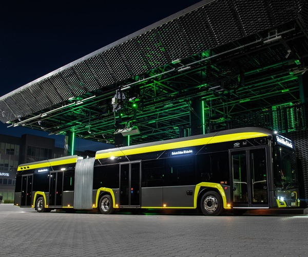 Továbbfejlesztett elektromos csuklóssal jelentkezik a Solaris