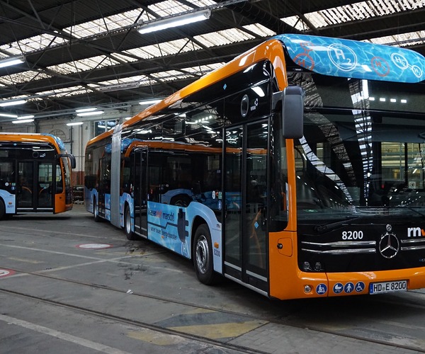 A Daimler Buses átadta az első sorozatgyártású üzemanyagcellás eCitarókat