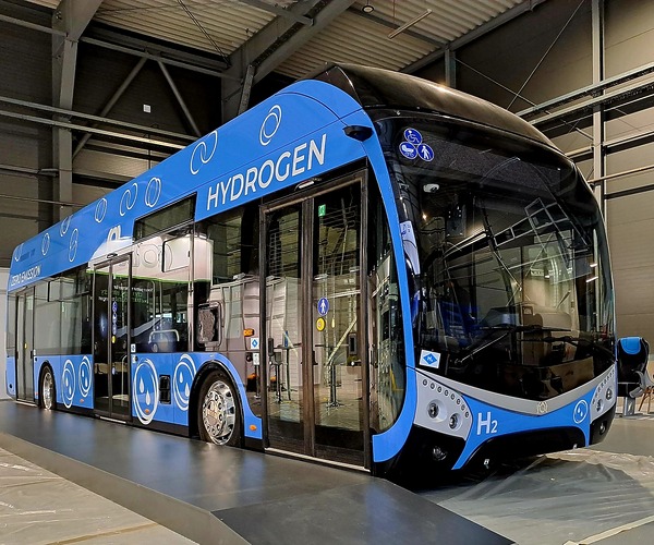 Hidrogén üzemanyagcellás autóbuszt mutatott be a SOR