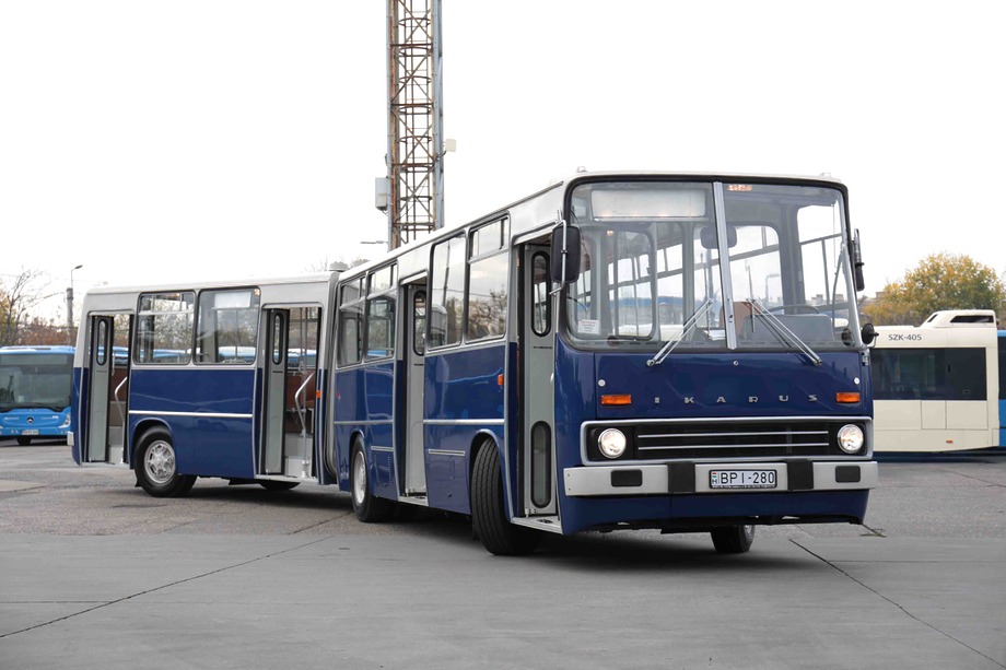 Restaurált Ikarus 280.00 csuklós autóbusszal bővült a BKV nosztalgiaflottája