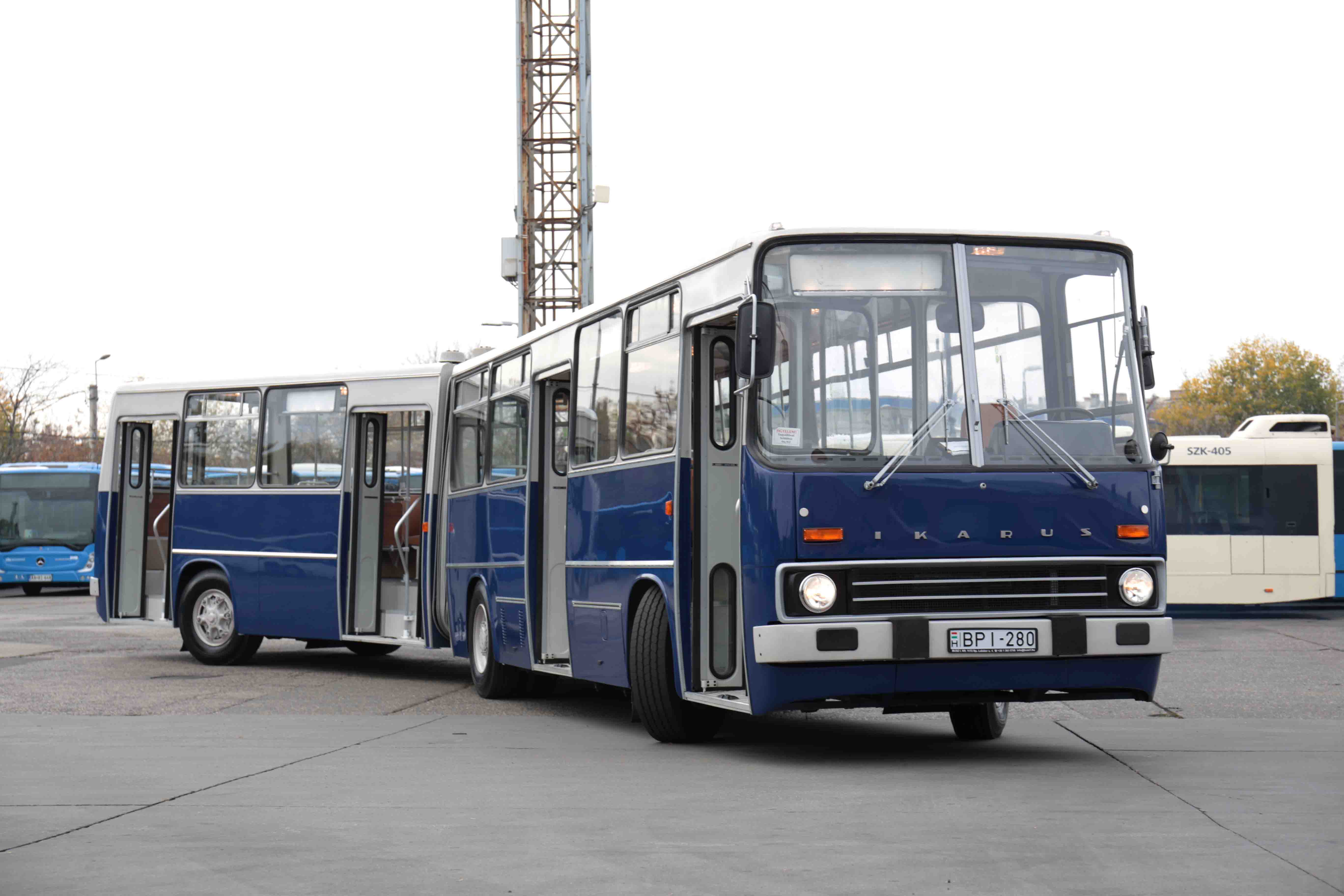 Restaurált Ikarus 280.00 csuklós autóbusszal bővült a BKV nosztalgiaflottája