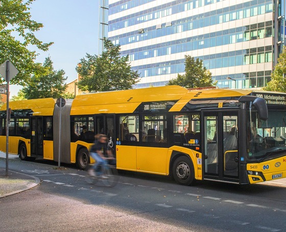 Hétszáz darab csuklós e-busz szállításáról kötött keretmegállapodást a BVG és a Solaris