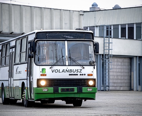 Jótékony célt támogat az egyik Ikarus 263-asának elárverezésével a Volánbusz