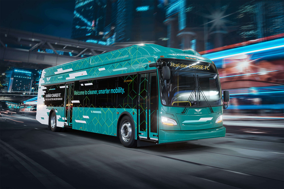 Xcelsior CHARGE FC bus sized cimlapkep