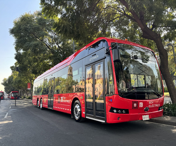 Forgalomba állt az első 20 új háromtengelyes BYD villanybusz Mexikóvárosban