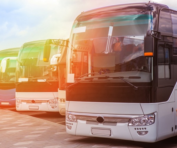 A kormány az utolsó pillanatban elhalasztotta a buszos útdíjemelést