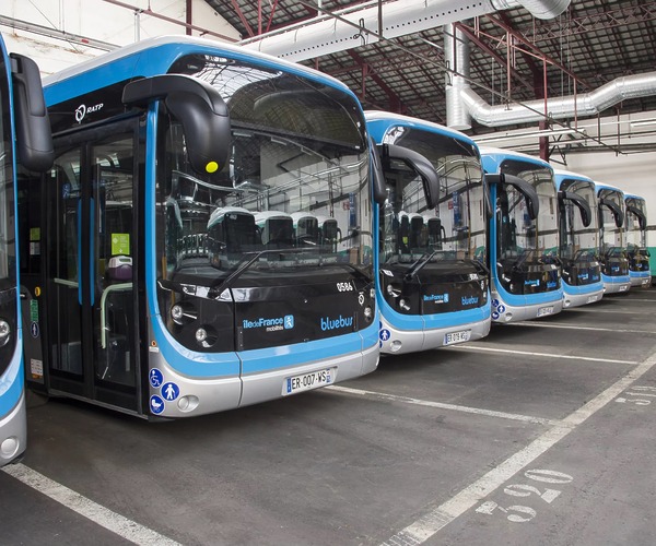 Visszatér Párizs utcáira a tűzesetek miatt kényszerszünetre küldött Bolloré Bluebus-flotta