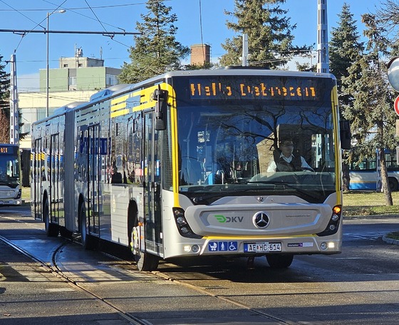 Tíz új Mercedes-Benz Conecto G szolgálatba állításával indítja az évet a DKV