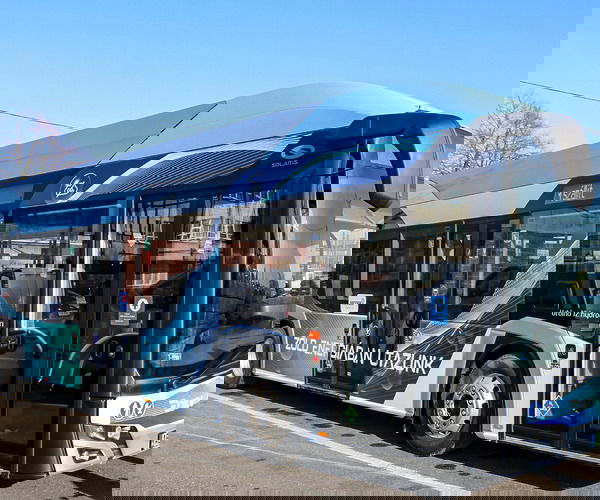 Miskolcon folytatja hidrogénbuszos országjárását a HUMDA