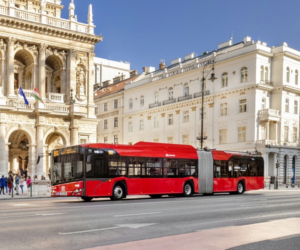 Négy jelentkező a budapesti 160 darabos trolitender első szakaszában