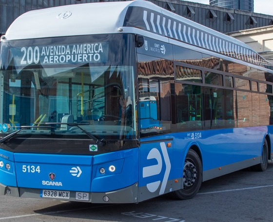 Saját karosszéria híján spanyol felépítménnyel szállít gázbuszokat a Scania Krakkóba