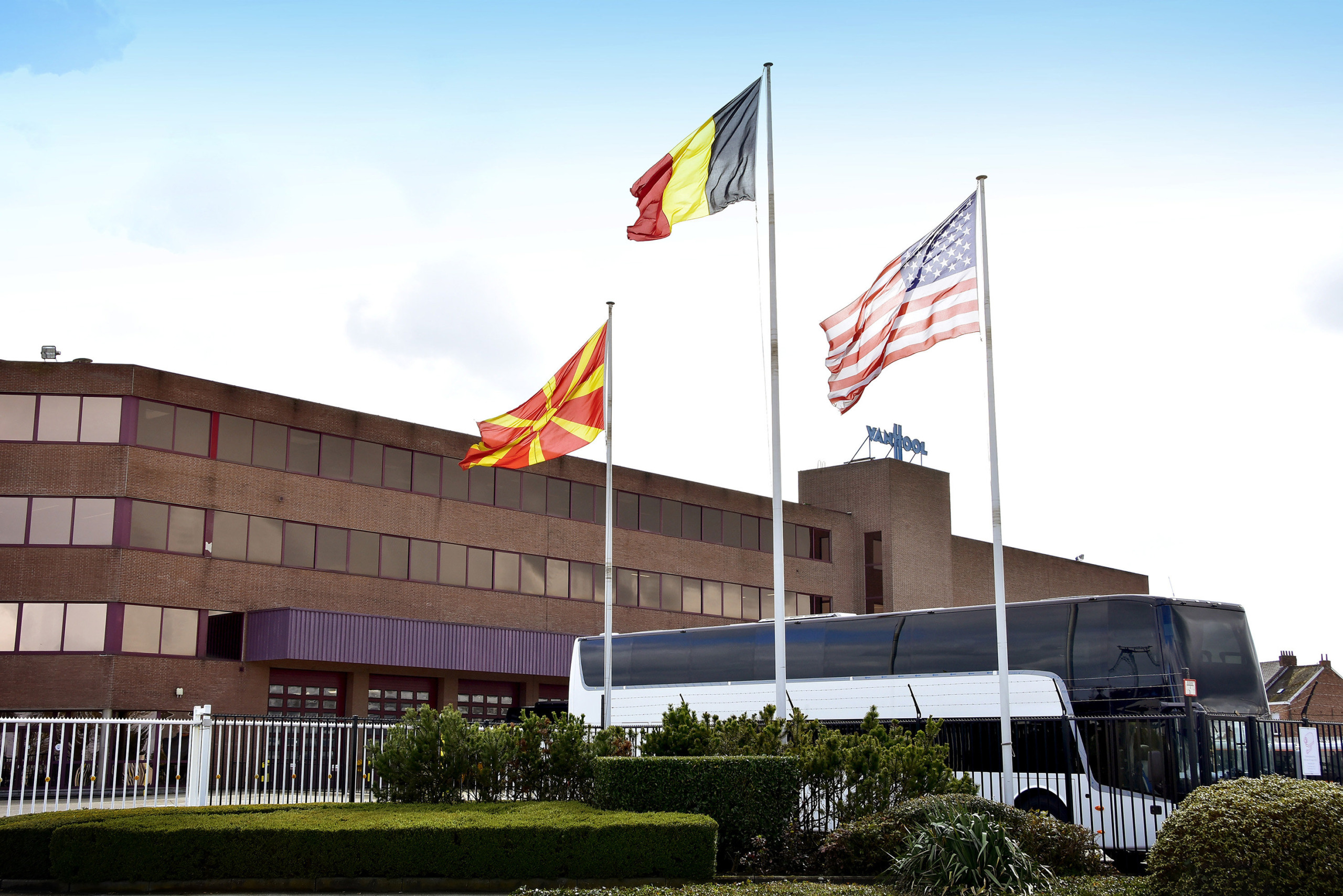 Jó eséllyel a VDL és a Schmitz Cargobull lesznek a csődbe jutott Van Hool új tulajdonosai 2 van hool koningshooikt factory