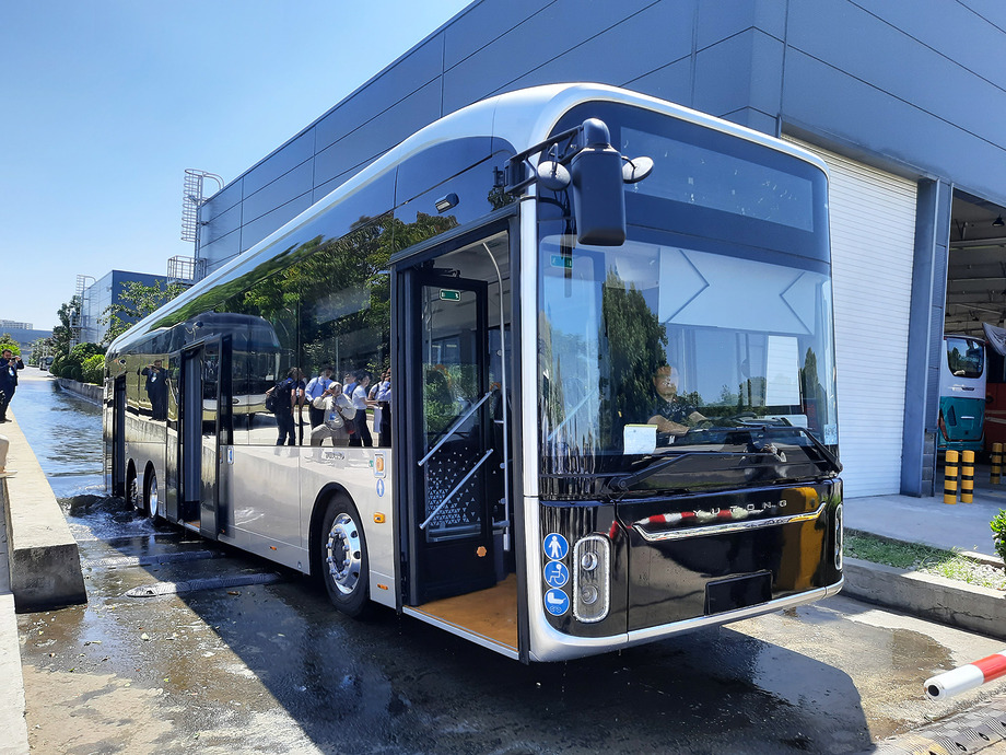 Új háromtengelyes elektromos típussal készül a skandináv piacra a Yutong