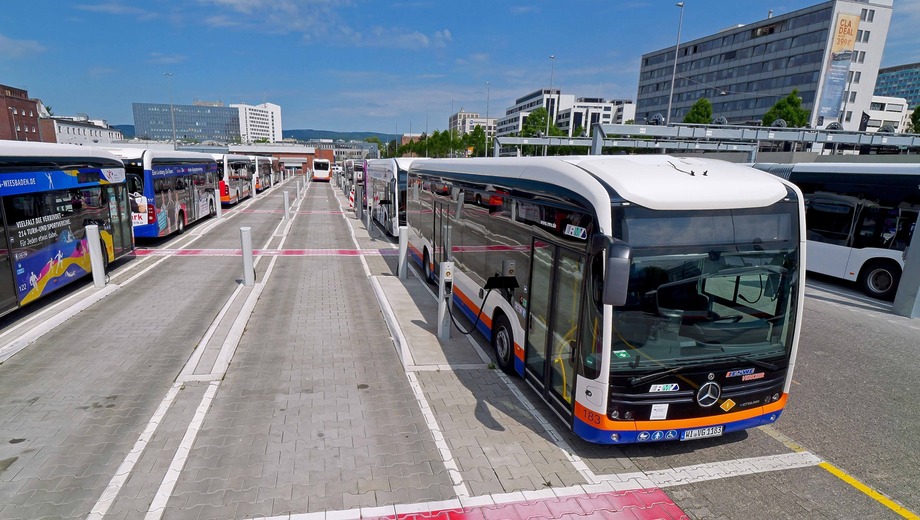 Továbbra is közlekedik mind a 120 eCitaro Wiesbadenben 1 24DT109 003