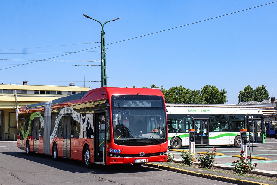 Miskolcon tesztelik az első Komáromban gyártott csuklós BYD-t