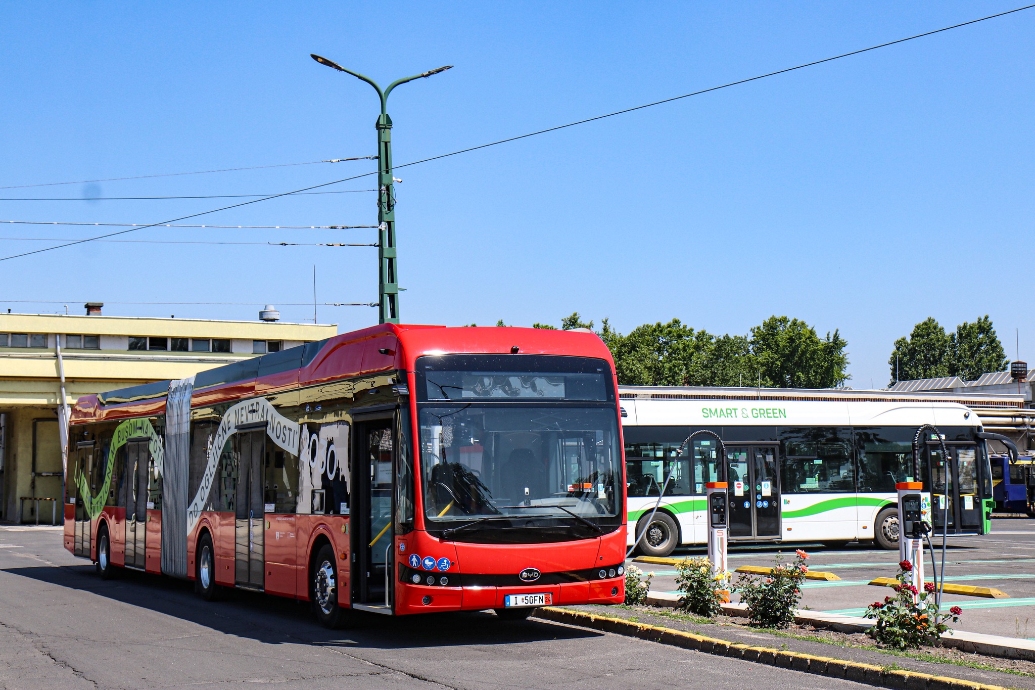 Miskolcon tesztelik az első Komáromban gyártott csuklós BYD-t