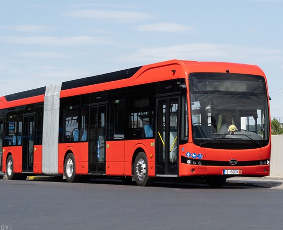 Elkészült az első hazai gyártású BYD csuklós Komáromban