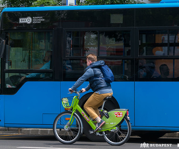 Holttérre figyelmeztető programot indít a BKK a biztonságos közlekedésért