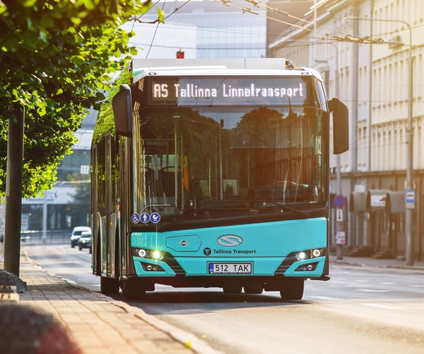 AI segítsegével szabadítanák fel a tallinni buszsávokat a szabálytalankodóktól
