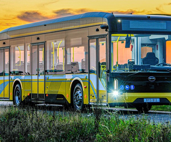 Blade akkuval szerelt BYD B12-eseket és csuklós B19-eseket vásárol a német New Mobil konszern