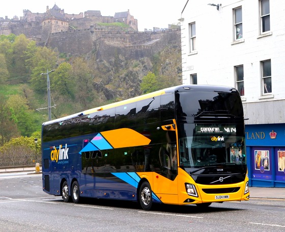 Megérkeztek az első brit piacos emeletes Volvo 9700-asok