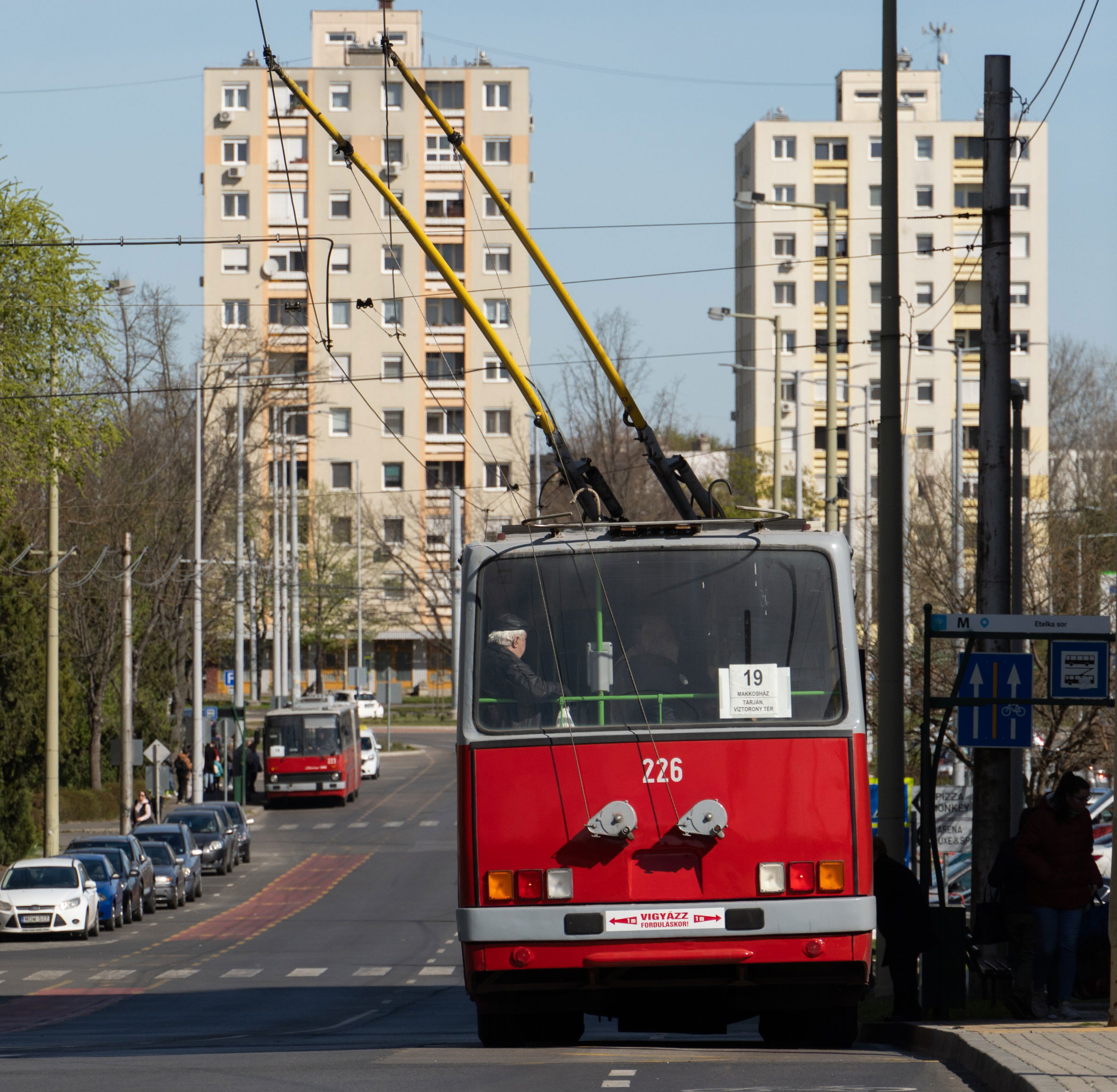Megválik az SZKT a bérelt GVM trolibuszoktól és egy Volvo 7700A-tól 6 Etelka sori hangulat 2