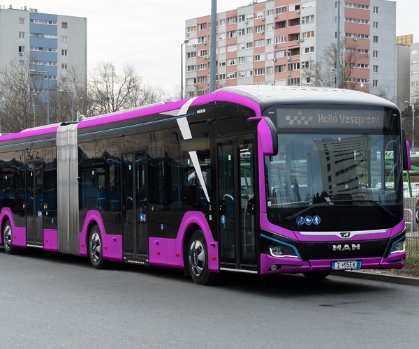 Újabb két villanybusz, 1 szóló és 1 csuklós MAN Lion’s City E áll forgalomba Veszprémben