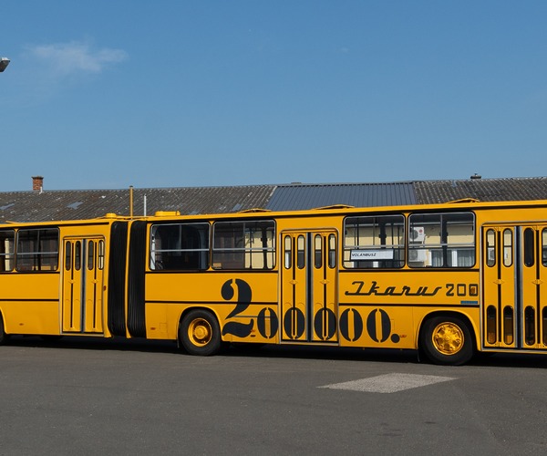 A kétszázezredik Ikarus 200-assal invitál győri fotóstúrára a Volánbusz