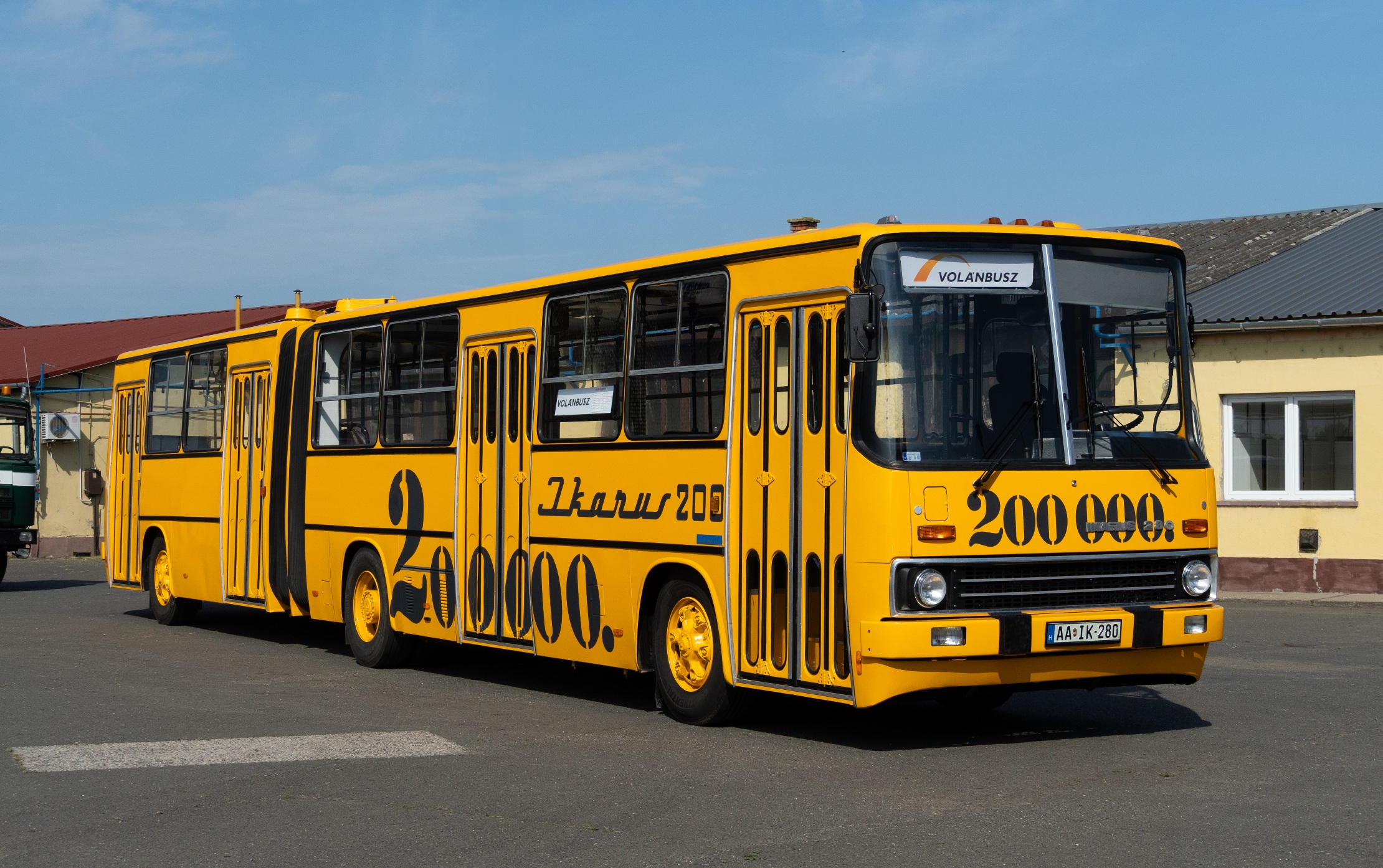 A kétszázezredik Ikarus 200-assal invitál győri fotóstúrára a Volánbusz 3 AA IK 280