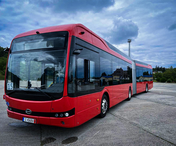 Csuklós BYD B18-as villanybuszt tesztel a Volánbusz