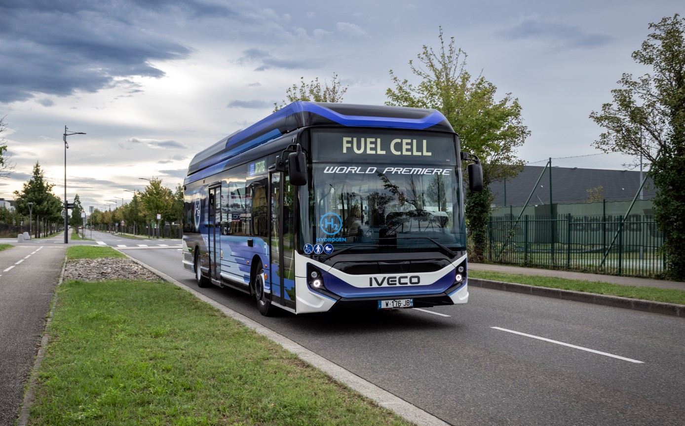 Az Iveco Bus jelöltje a Sustainable Bus Awards 2025 díj városi kategóriájában a hidrogénhajtású E-Way H2
