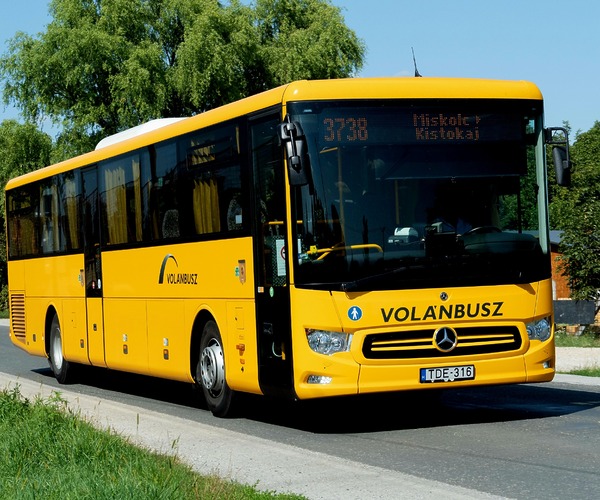 Ötvenkilenc normálpadlós intercity autóbusz beszerzését indította el a Volánbusz