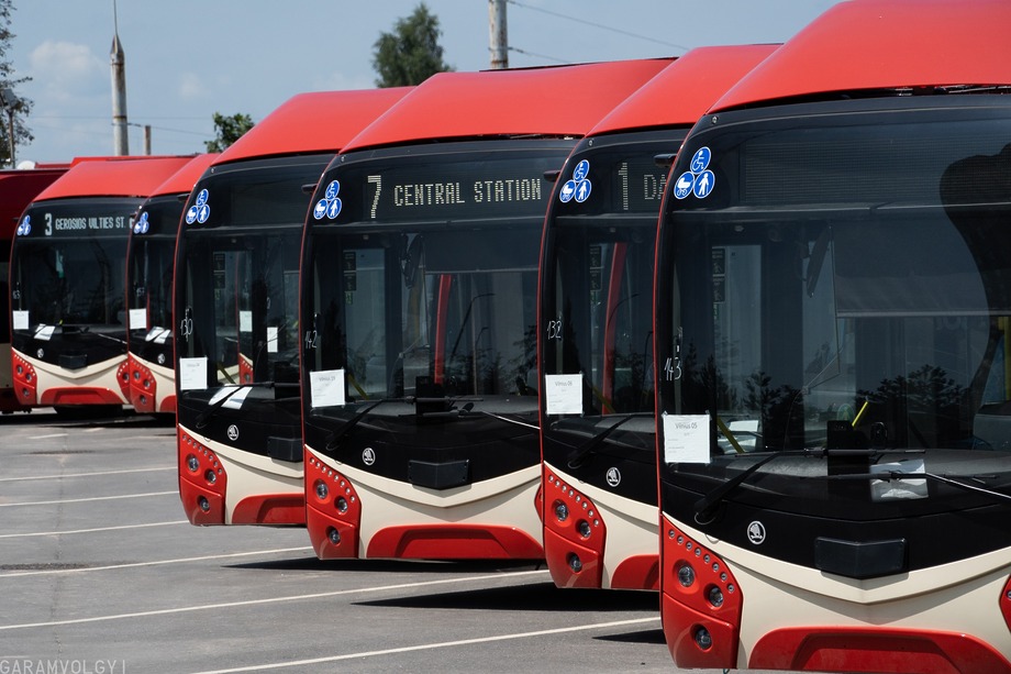 Megkezdődött az új Škoda 32 Tr trolibuszok próbája Vilniusban