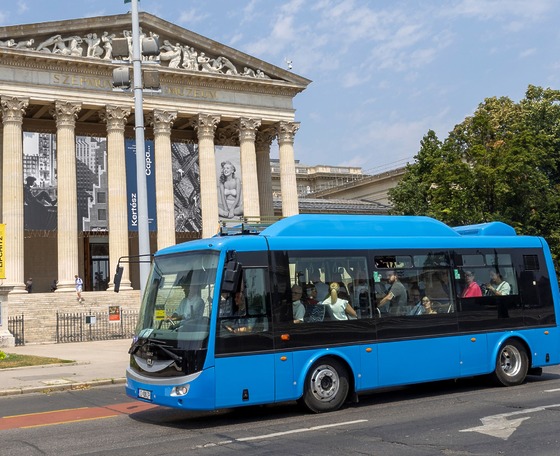 Budapesten is bemutatkozott a Ganz-SOR EBN8 elektromos midibusz