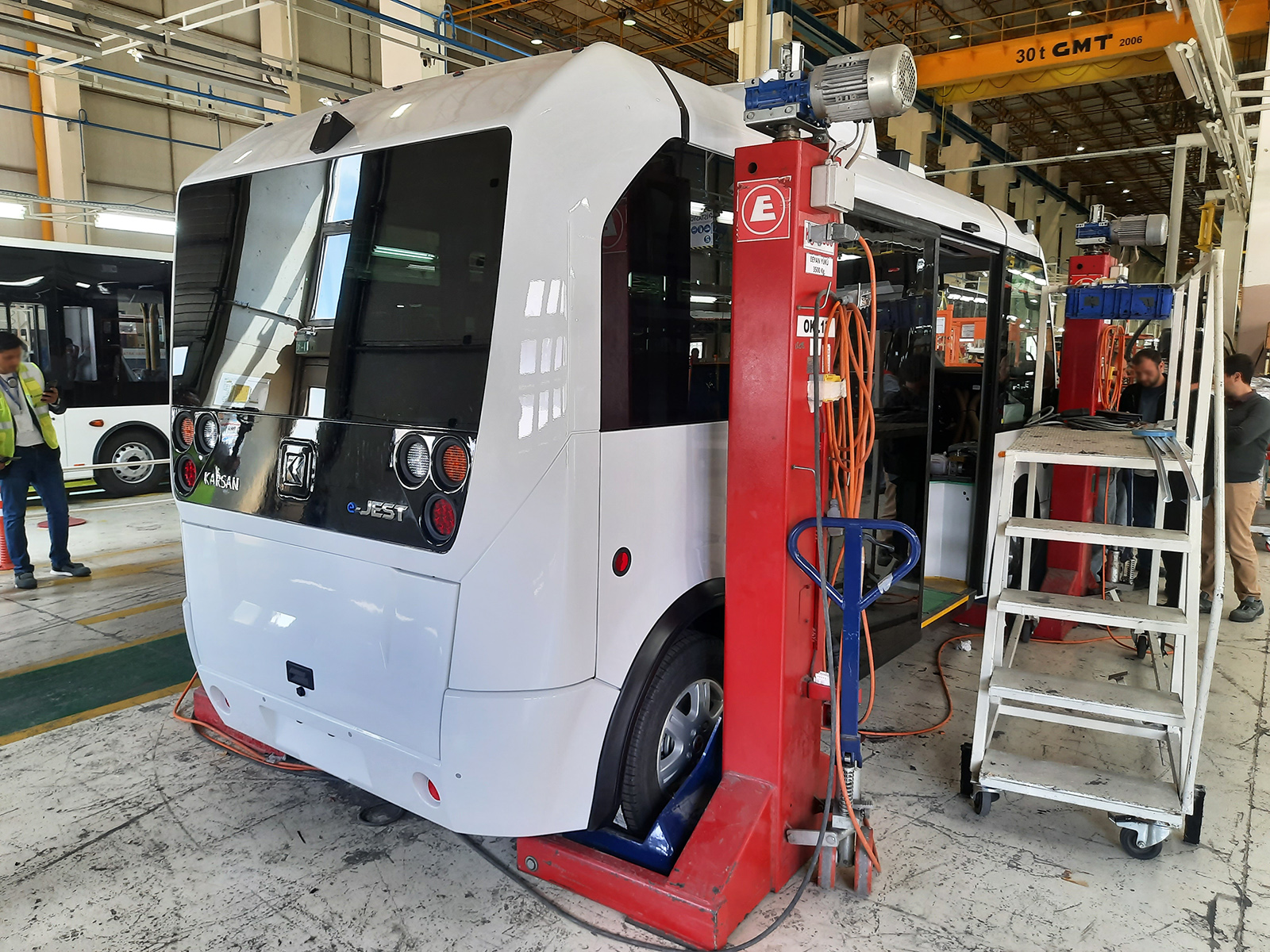 Az amerikai piacos e-Jest a többi kiviteltől eltérő hátfali lámpákkal rendelkezik