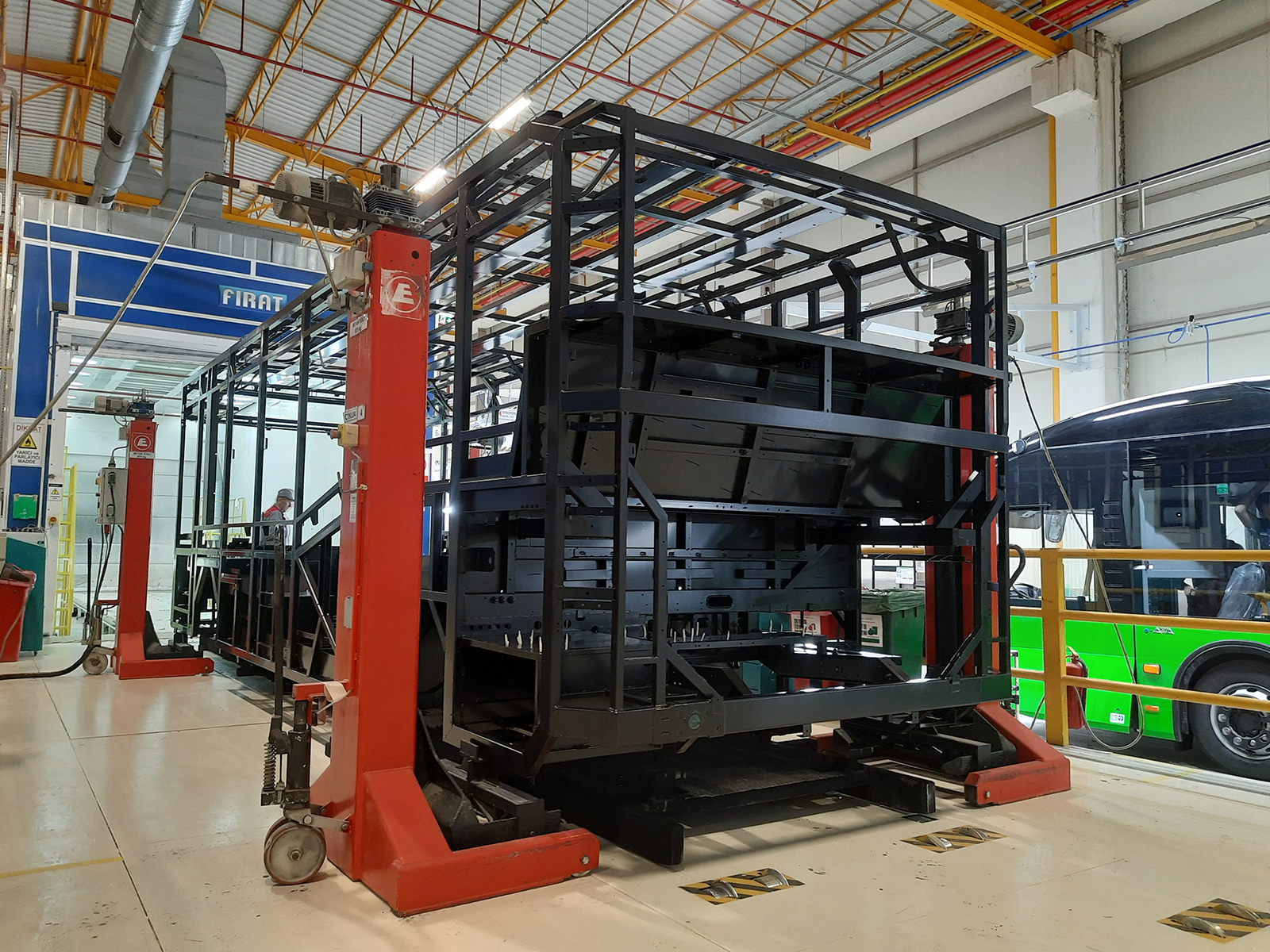 Festett ATAK-karosszéria, még burkolati elemek nélkül