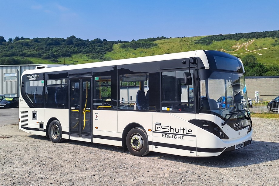 Kétoldali utasajtós Enviro200-asokat adott át az Alexander Dennis