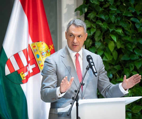 Vitézy: Lázár János az elmúlt évtizedek legsikertelenebb közlekedési minisztere