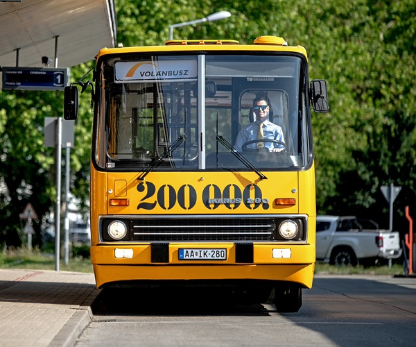 Ikarus 200-asok és egy Ikarus EAG-MJT E98-as főszereplésével rendez retróhétvégét a Volánbusz
