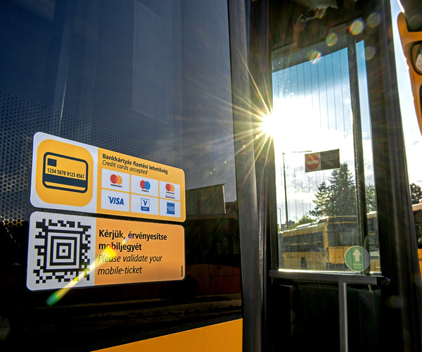 A Volánbusz járműveinek már több mint egyharmadán elérhető a készpénzmentes fizetés