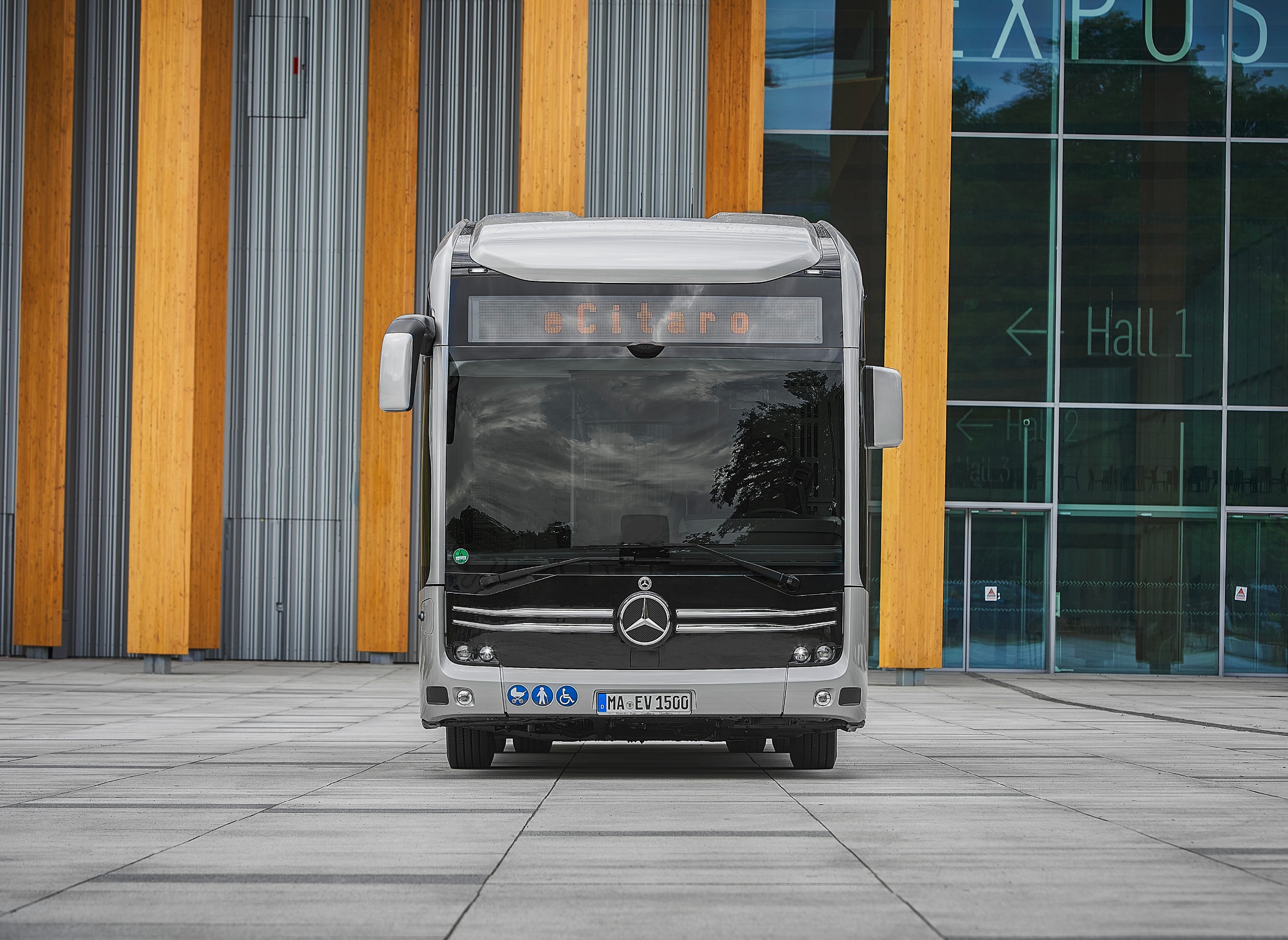A hannoveri IAA kiálltáson tartja világpremierjét a Mercedes-Benz eCitaro K 6 24DT164 003