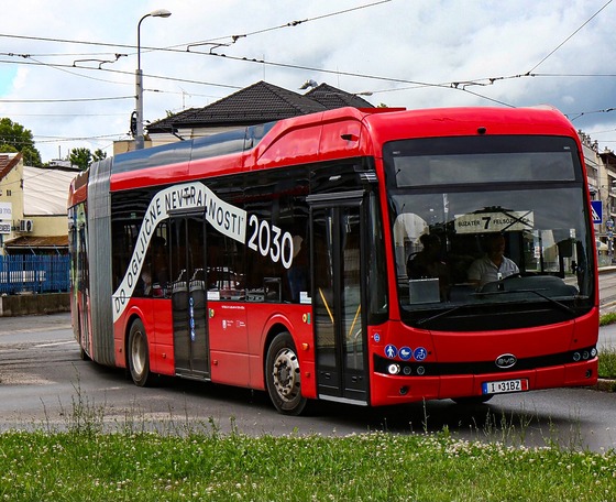 Miskolc első hidrogénbuszát a CaetanoBus, újabb elektromos buszait a BYD szállíthatja